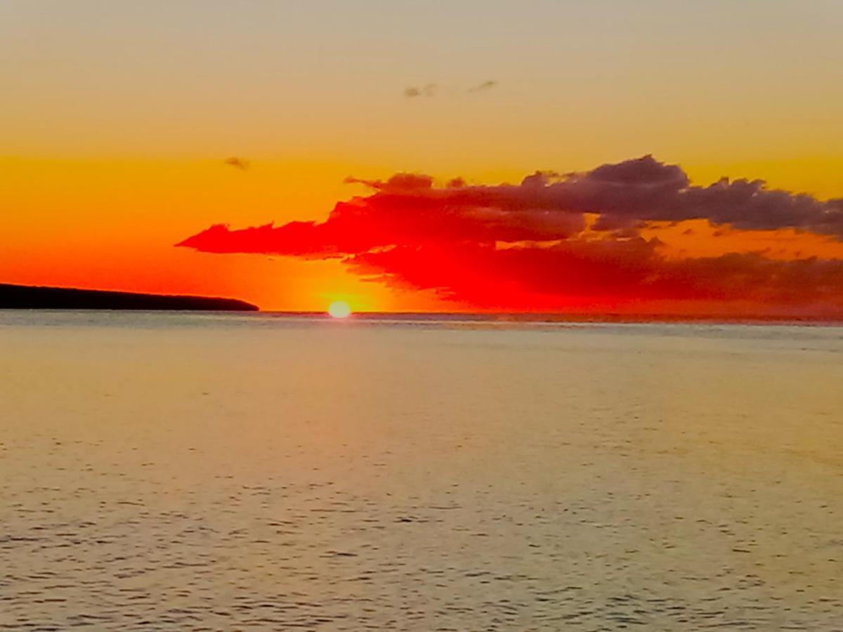 Vatupau Beachfront Bungalows Port Vila Buitenkant foto